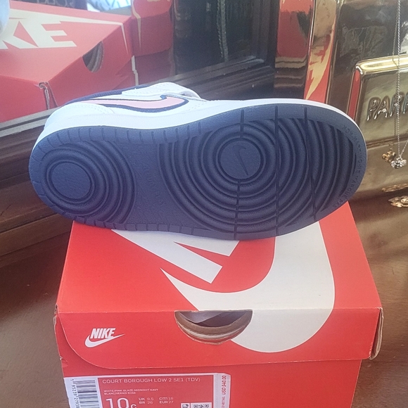 Sneakers - Picture 2 of 3